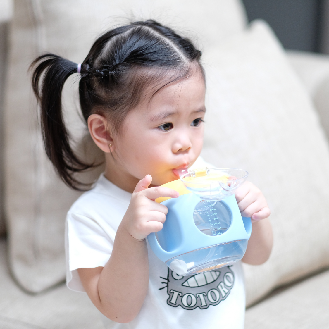 Huggy Baby WB01 Tritan Cup Weighted Bottle | Botol Minum Anak Pemberat - Image 3
